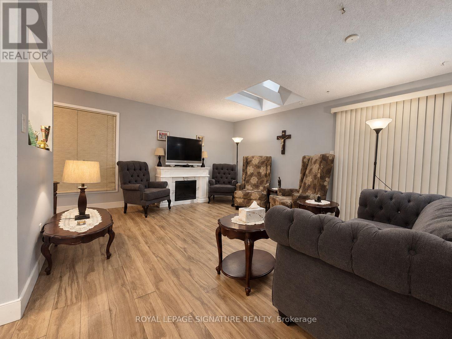 6322 Martel Court, Mississauga, Ontario  L5N 3H6 - Photo 3 - W13804098