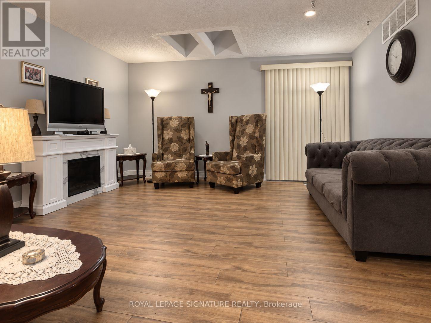 6322 Martel Court, Mississauga, Ontario  L5N 3H6 - Photo 5 - W13804098