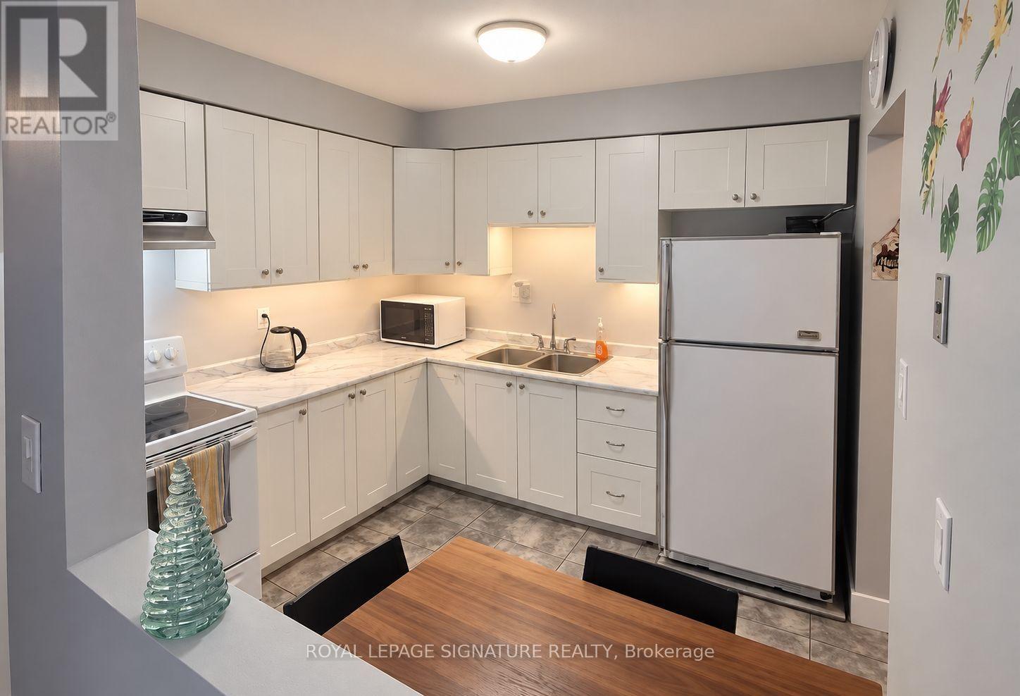 6322 Martel Court, Mississauga, Ontario  L5N 3H6 - Photo 9 - W13804098