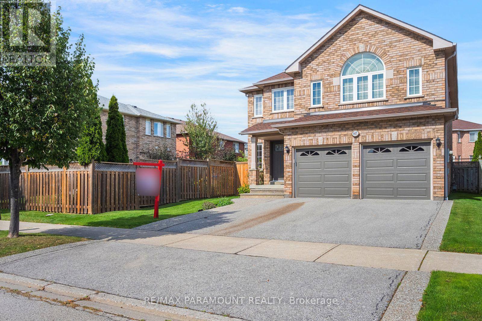 6407 Ormindale Way, Mississauga, Ontario  L5V 1J3 - Photo 2 - W13804130
