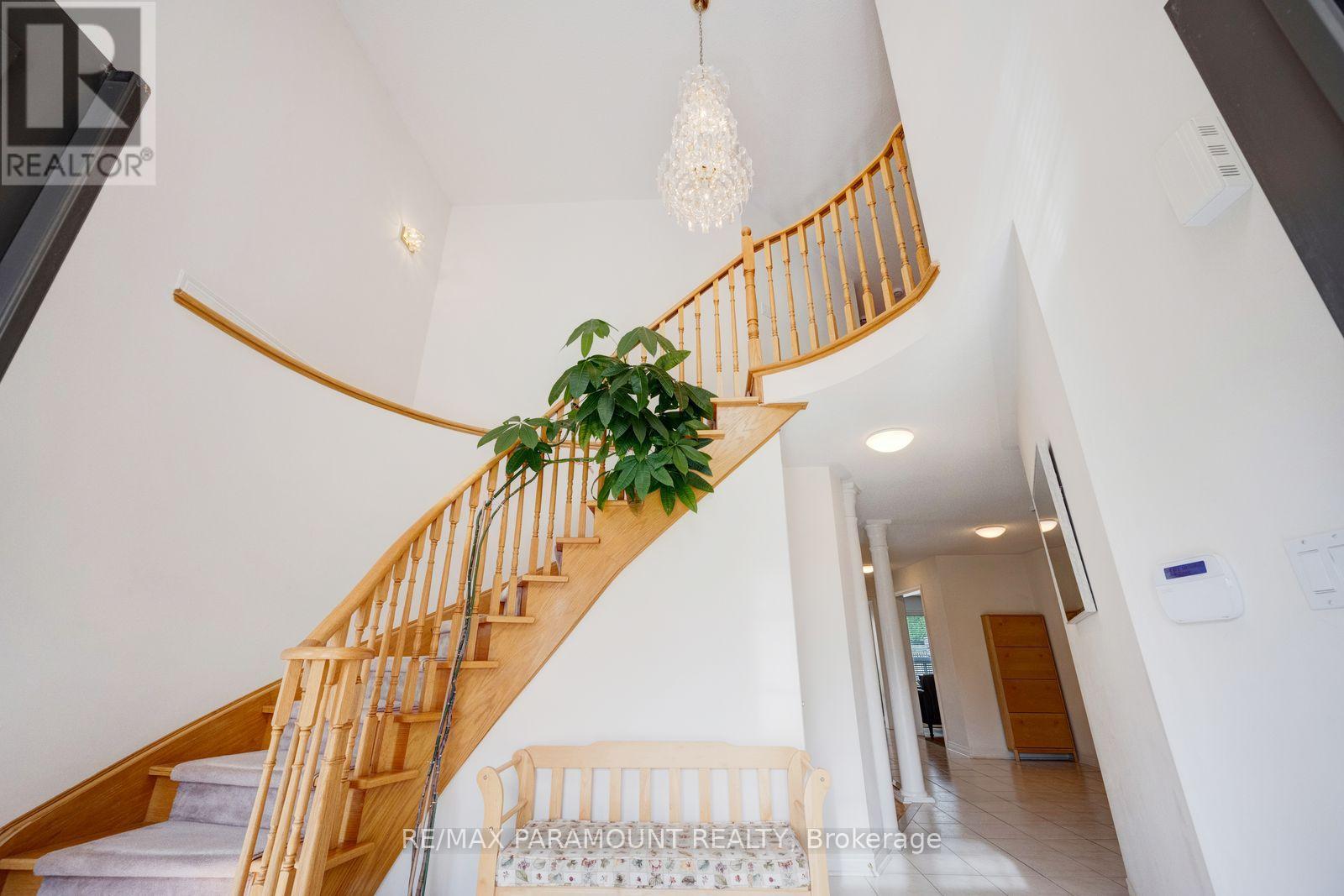 6407 Ormindale Way, Mississauga, Ontario  L5V 1J3 - Photo 6 - W13804130