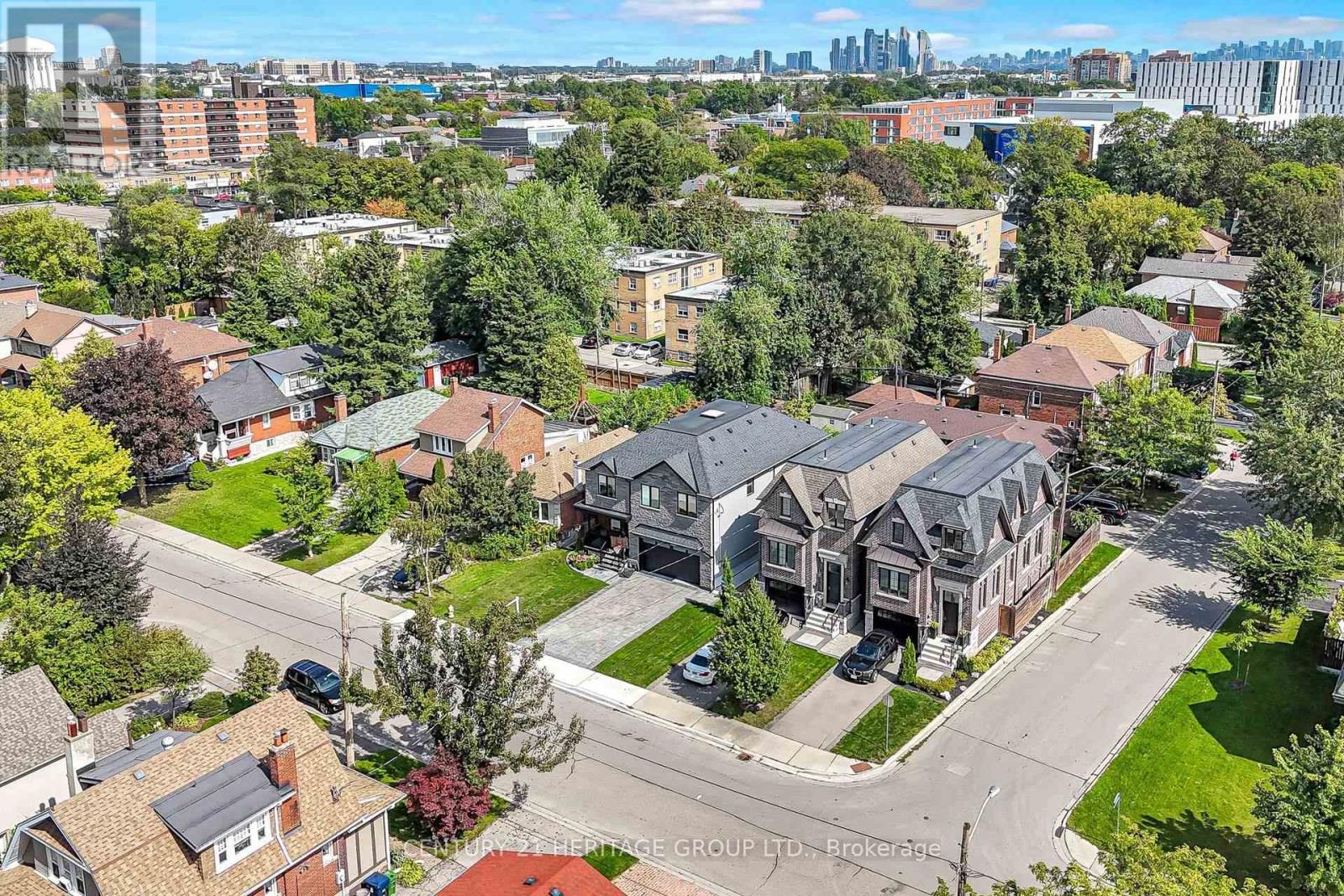 99 Twenty Seventh Street, Toronto, Ontario  M8W 2X6 - Photo 3 - W13804172