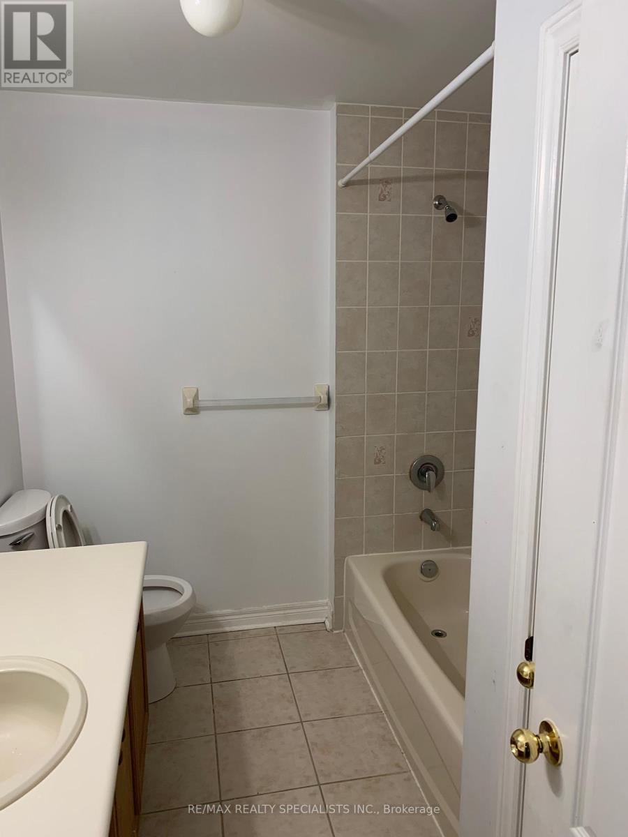 10 Ashmere Road, Brampton, Ontario  L7A 1R3 - Photo 10 - W13804208