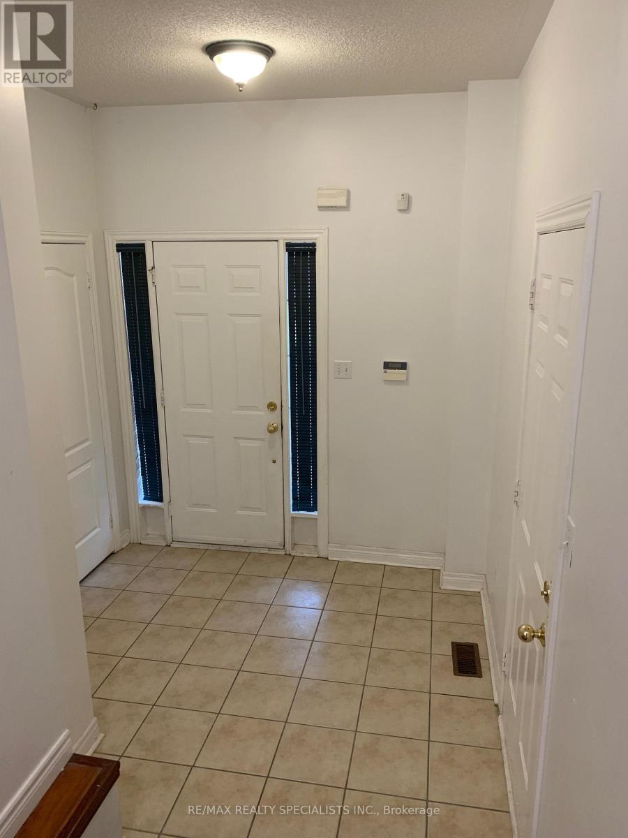 10 Ashmere Road, Brampton, Ontario  L7A 1R3 - Photo 2 - W13804208
