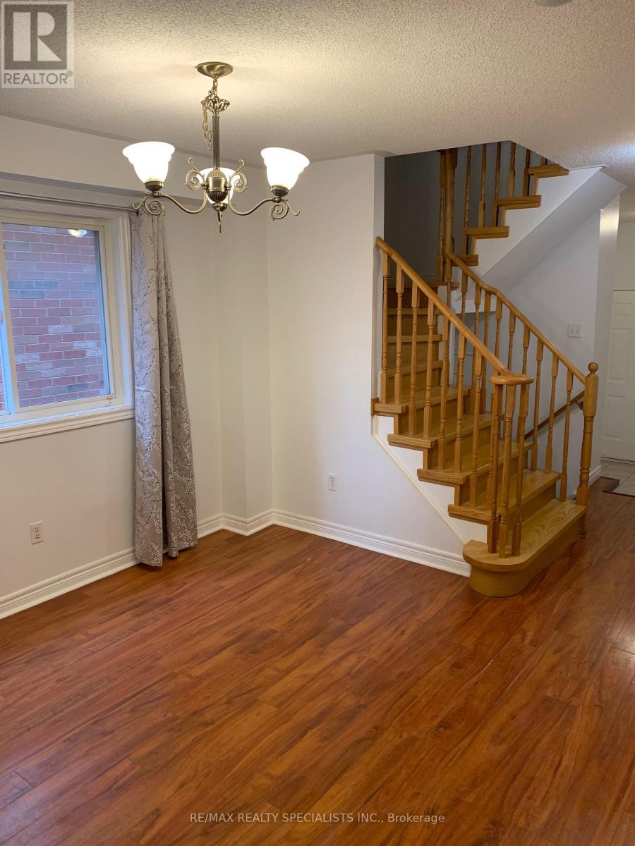 10 Ashmere Road, Brampton, Ontario  L7A 1R3 - Photo 3 - W13804208