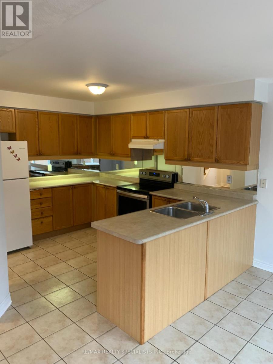 10 Ashmere Road, Brampton, Ontario  L7A 1R3 - Photo 7 - W13804208