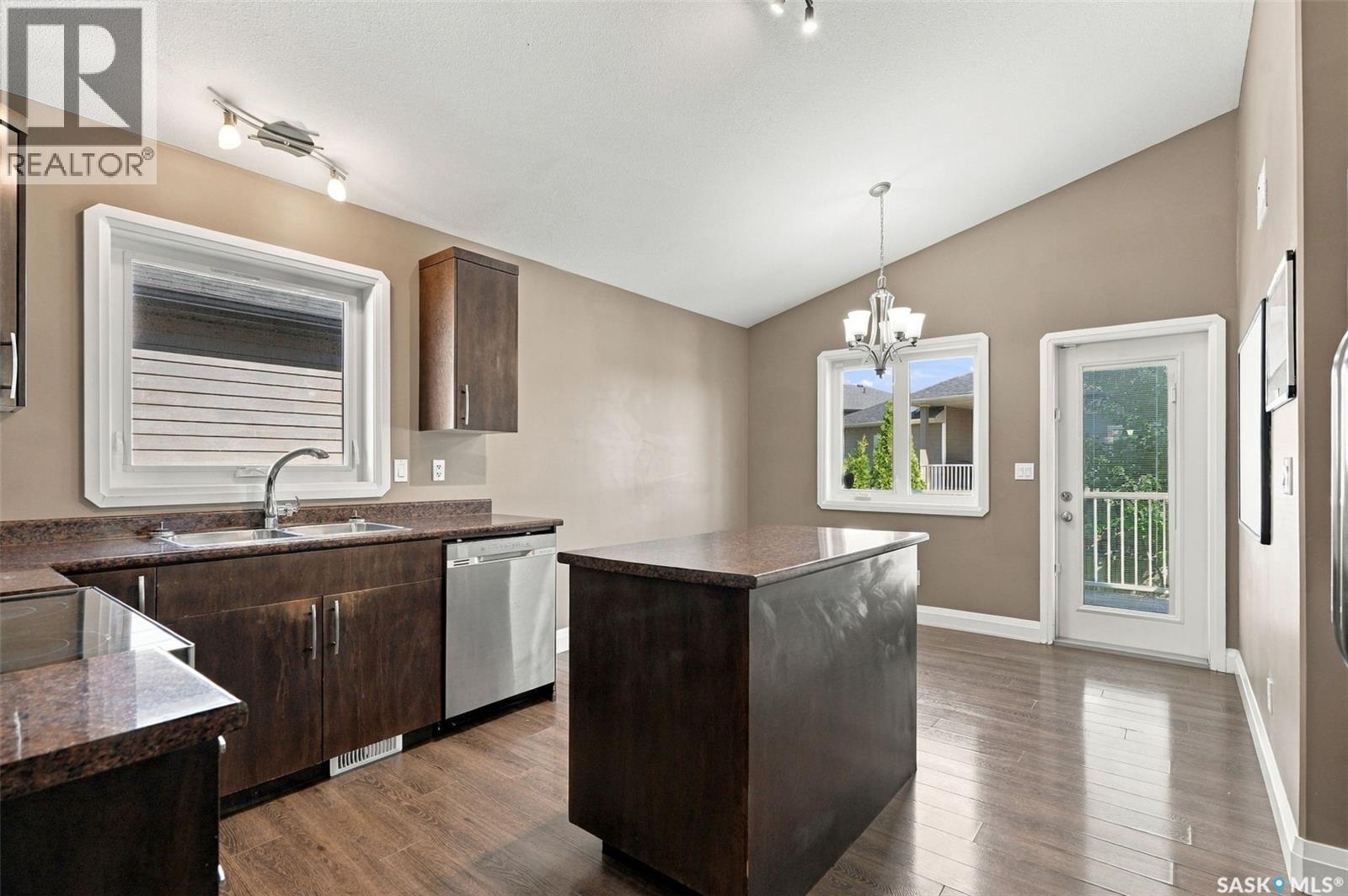 1114 Hargreaves Way, Saskatoon, Saskatchewan  S7R 0H2 - Photo 6 - SK048873