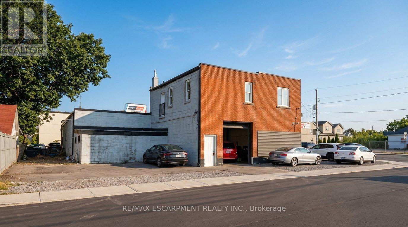 302 QUEENSTON ROAD, Hamilton, Ontario