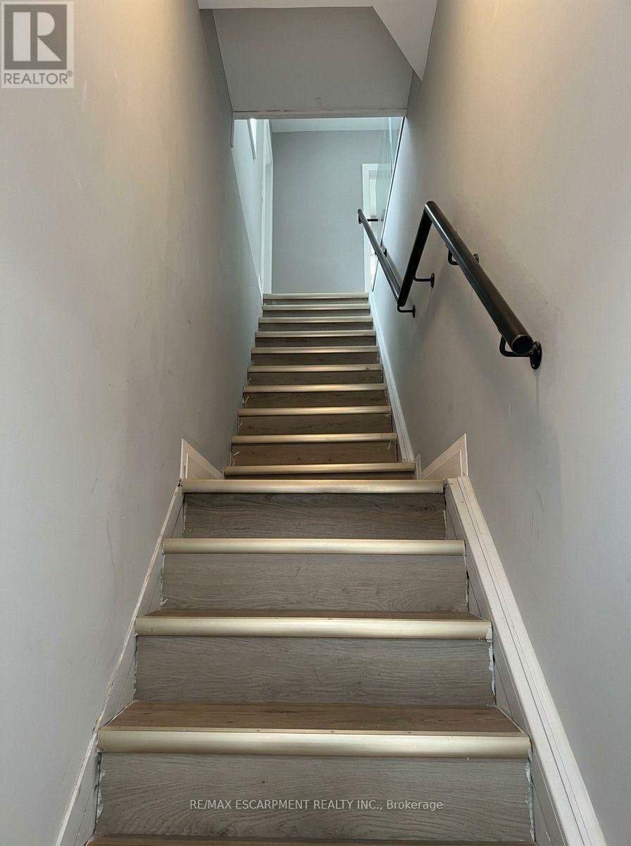 302 Queenston Road, Hamilton, Ontario  L8K 1H1 - Photo 2 - X13804060