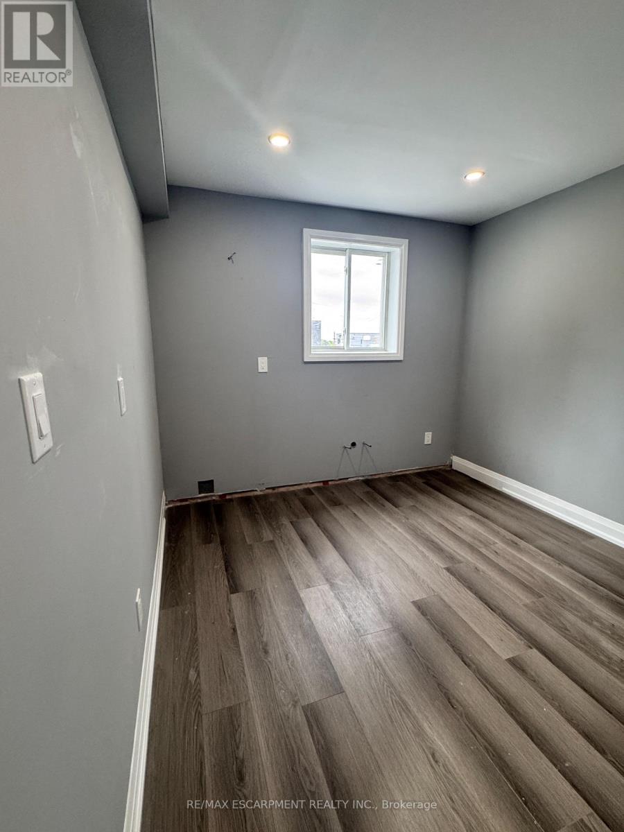 302 Queenston Road, Hamilton, Ontario  L8K 1H1 - Photo 3 - X13804060