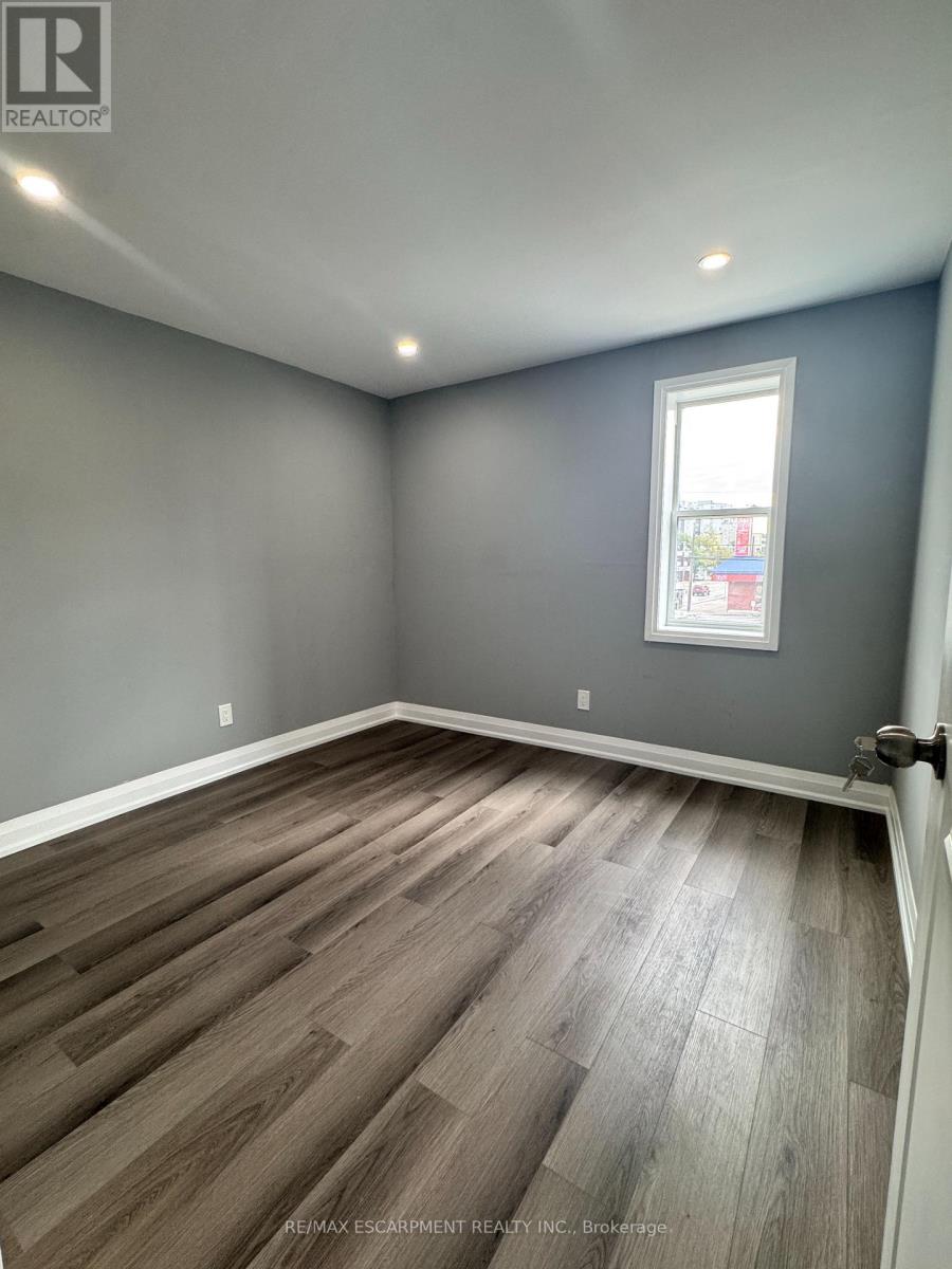 302 Queenston Road, Hamilton, Ontario  L8K 1H1 - Photo 4 - X13804060