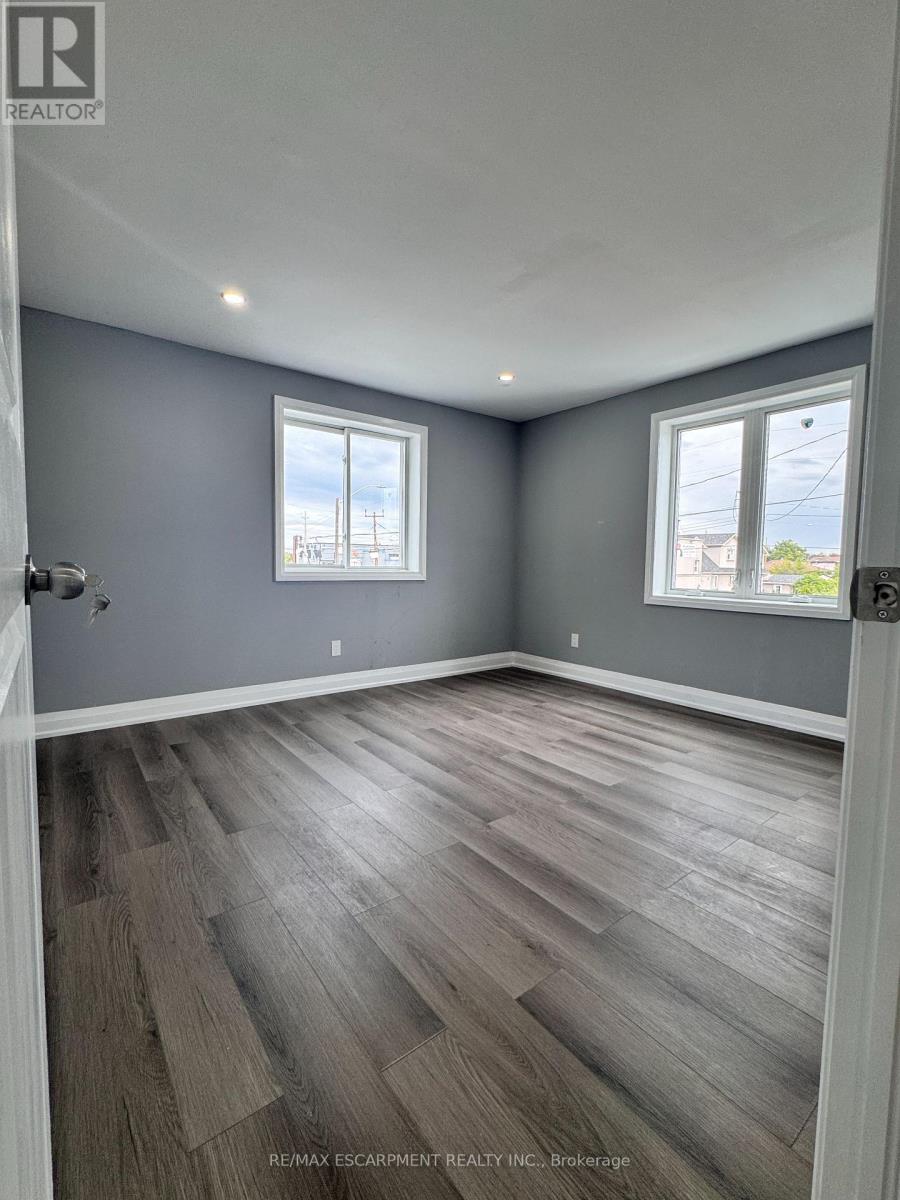 302 Queenston Road, Hamilton, Ontario  L8K 1H1 - Photo 6 - X13804060
