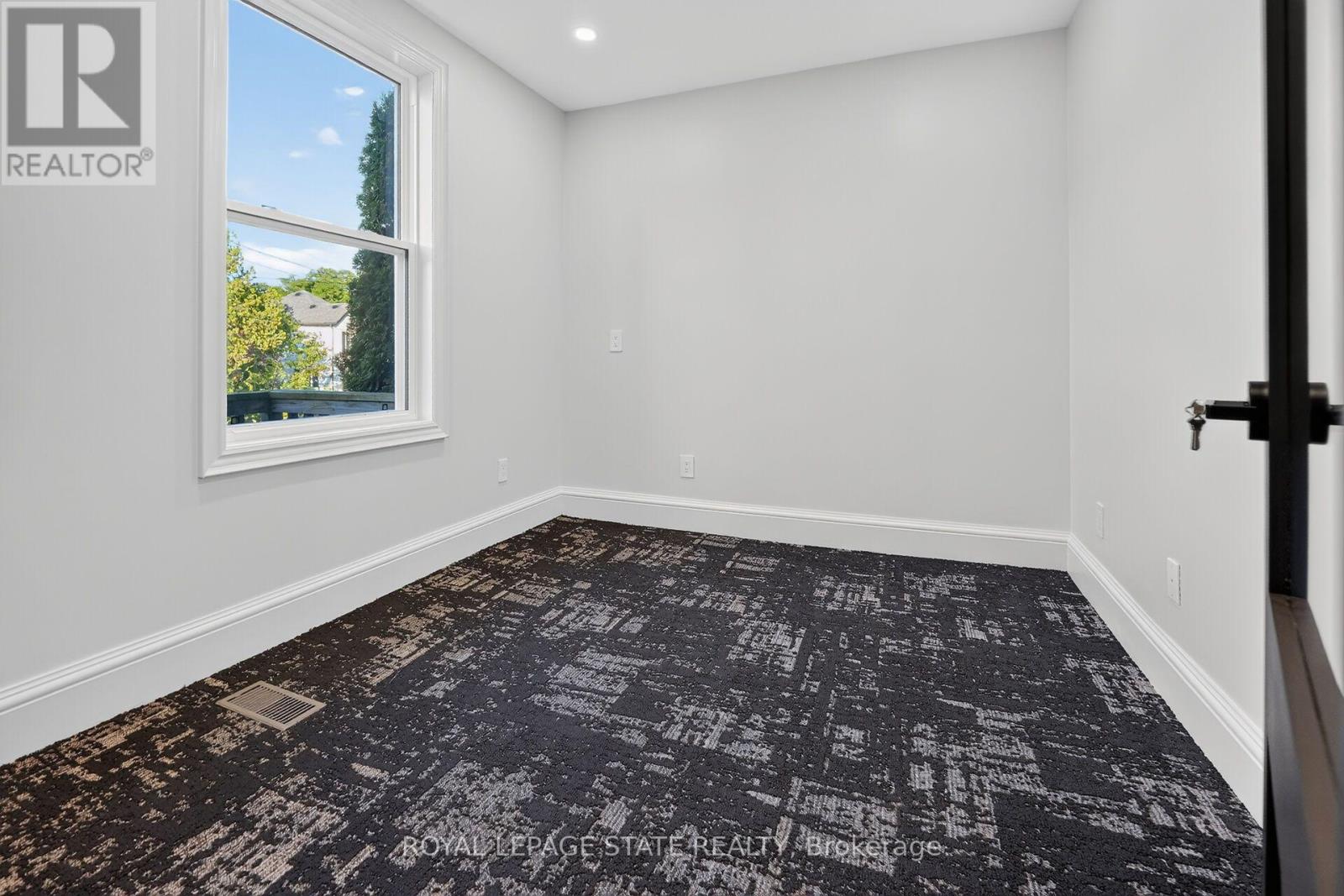 42 Ontario Street, Grimsby, Ontario  L3M 3H1 - Photo 17 - X13804298