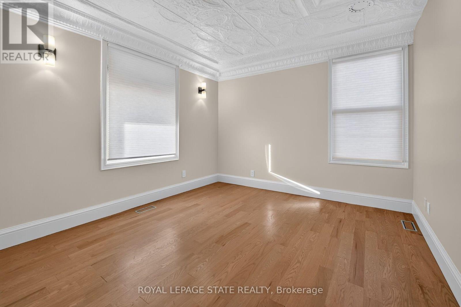 42 Ontario Street, Grimsby, Ontario  L3M 3H1 - Photo 8 - X13804298