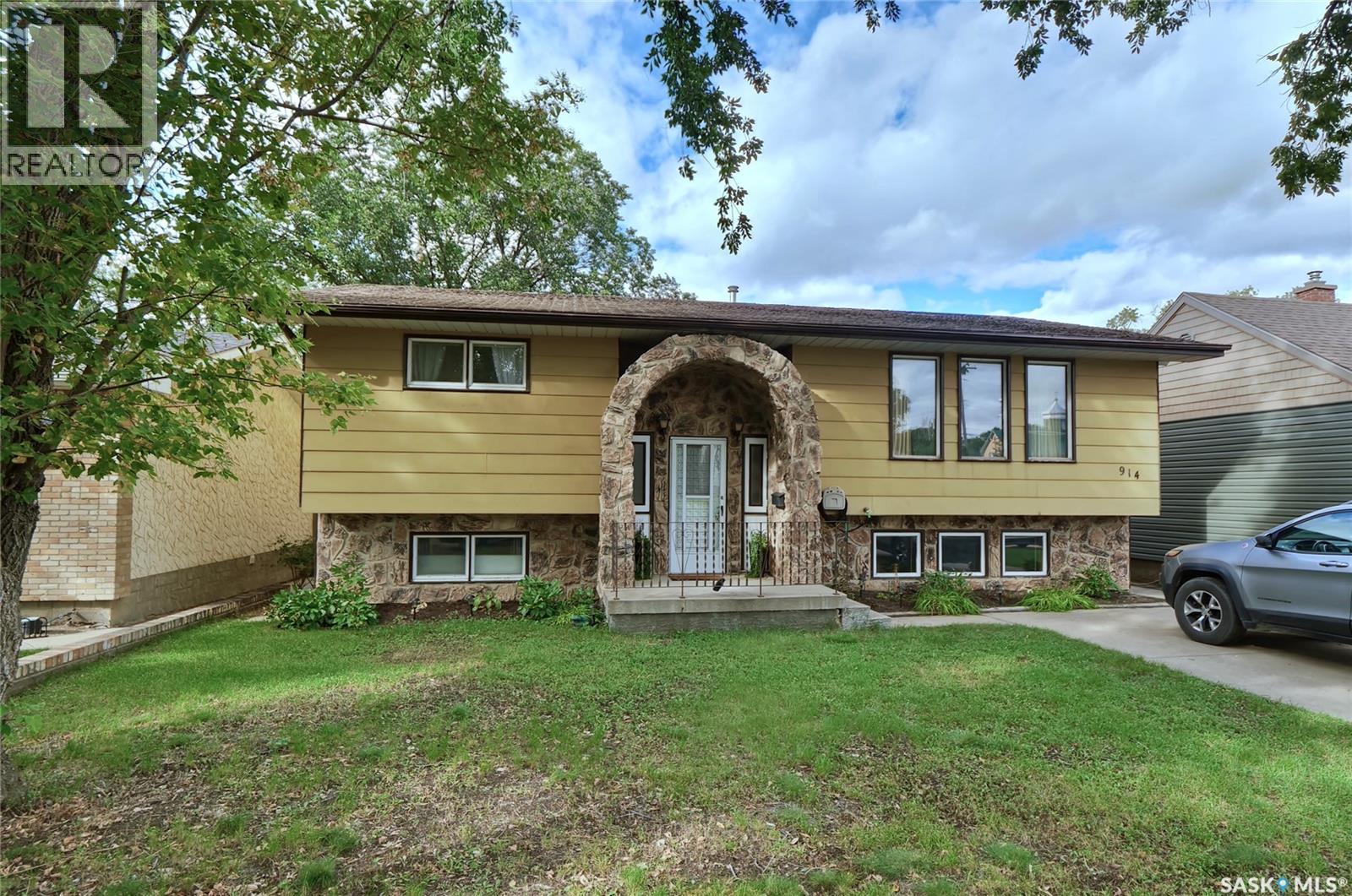 914 Duffield Street W, Moose Jaw, Saskatchewan  S6H 5J9 - Photo 1 - SK048897