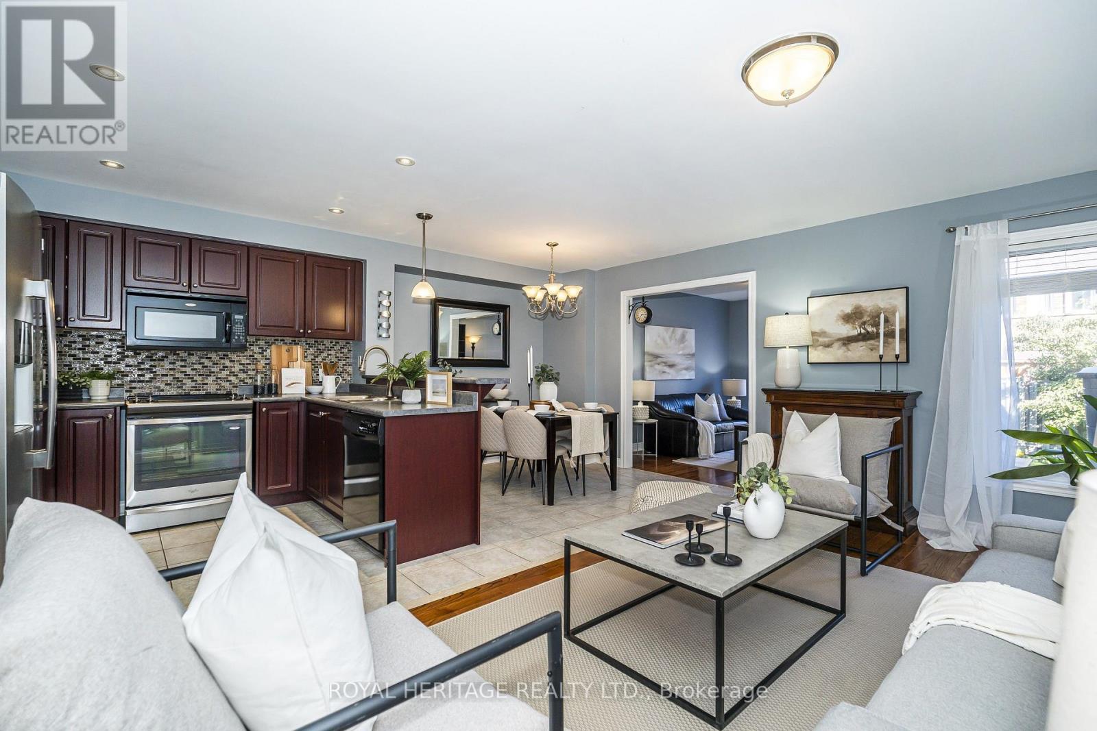 34 Gateway Court, Whitby, Ontario  L1R 3M9 - Photo 2 - E13802310