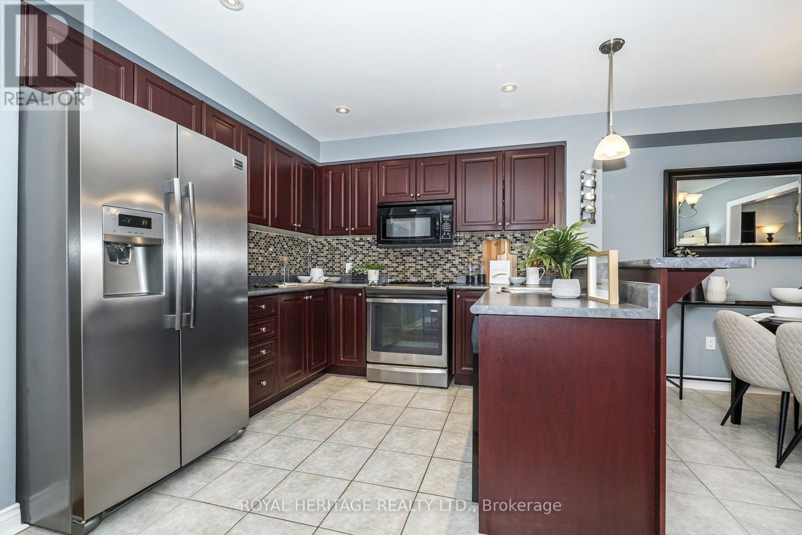 34 Gateway Court, Whitby, Ontario  L1R 3M9 - Photo 4 - E13802310