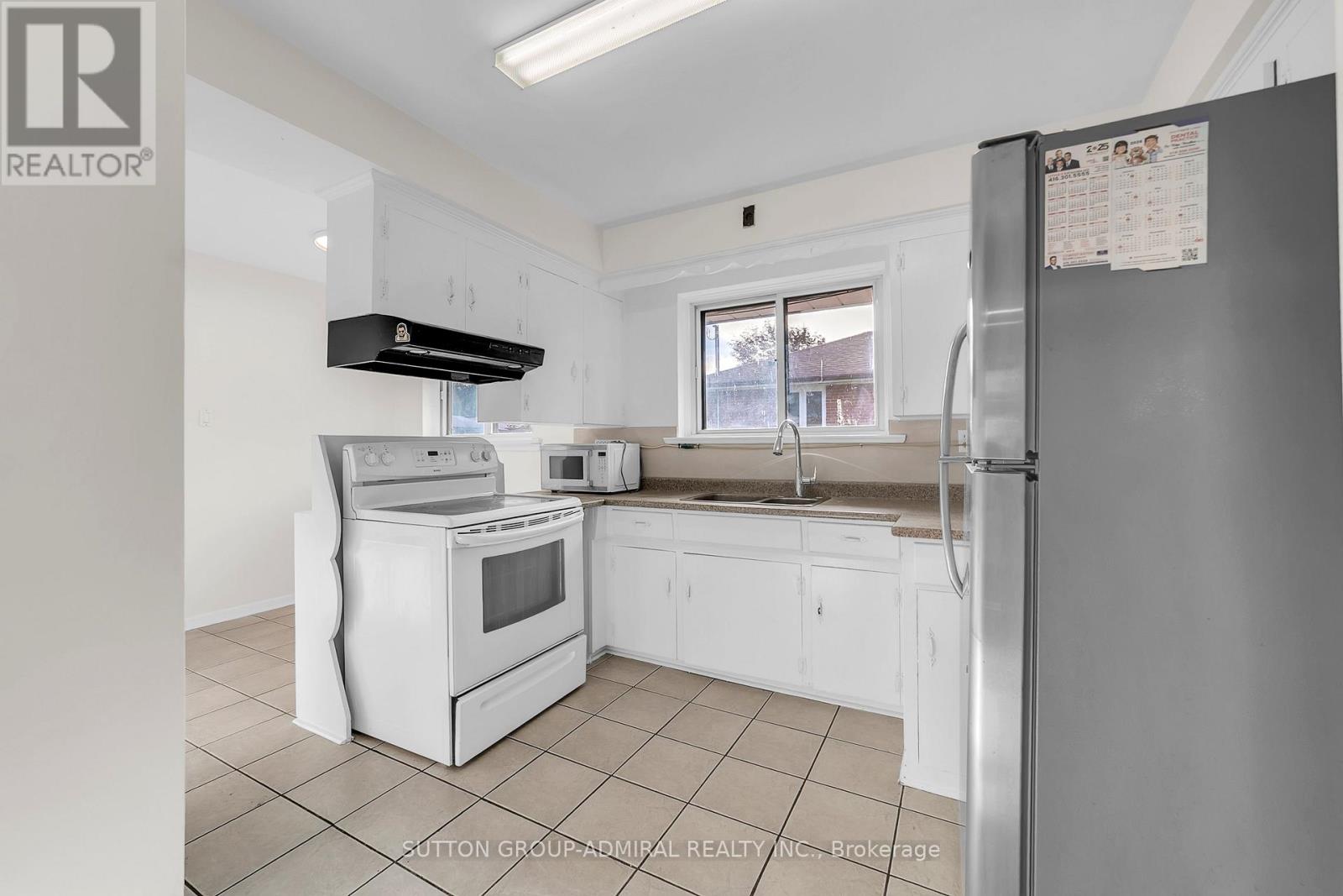 58 Rochman Boulevard E, Toronto, Ontario  M1H 1S2 - Photo 12 - E13803988