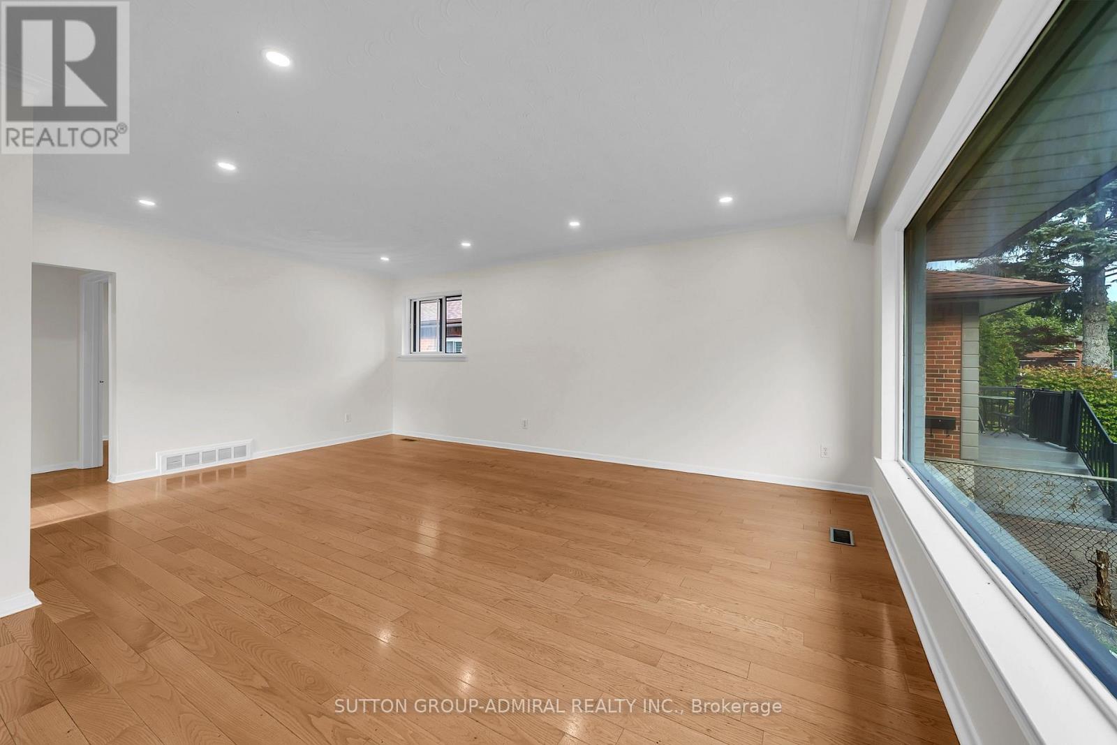 58 Rochman Boulevard E, Toronto, Ontario  M1H 1S2 - Photo 7 - E13803988