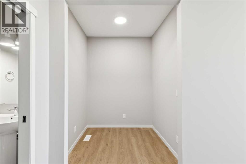 386 Hotchkiss Manor SE, Calgary, Alberta  T3S 0J9 - Photo 4 - A2321204