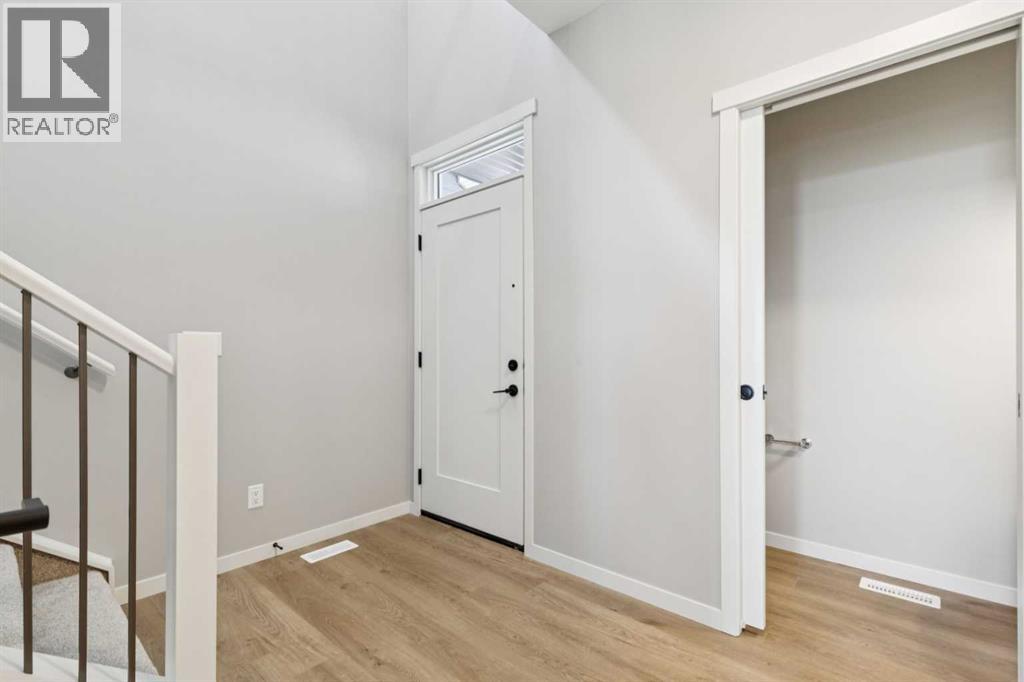 386 Hotchkiss Manor SE, Calgary, Alberta  T3S 0J9 - Photo 3 - A2321204