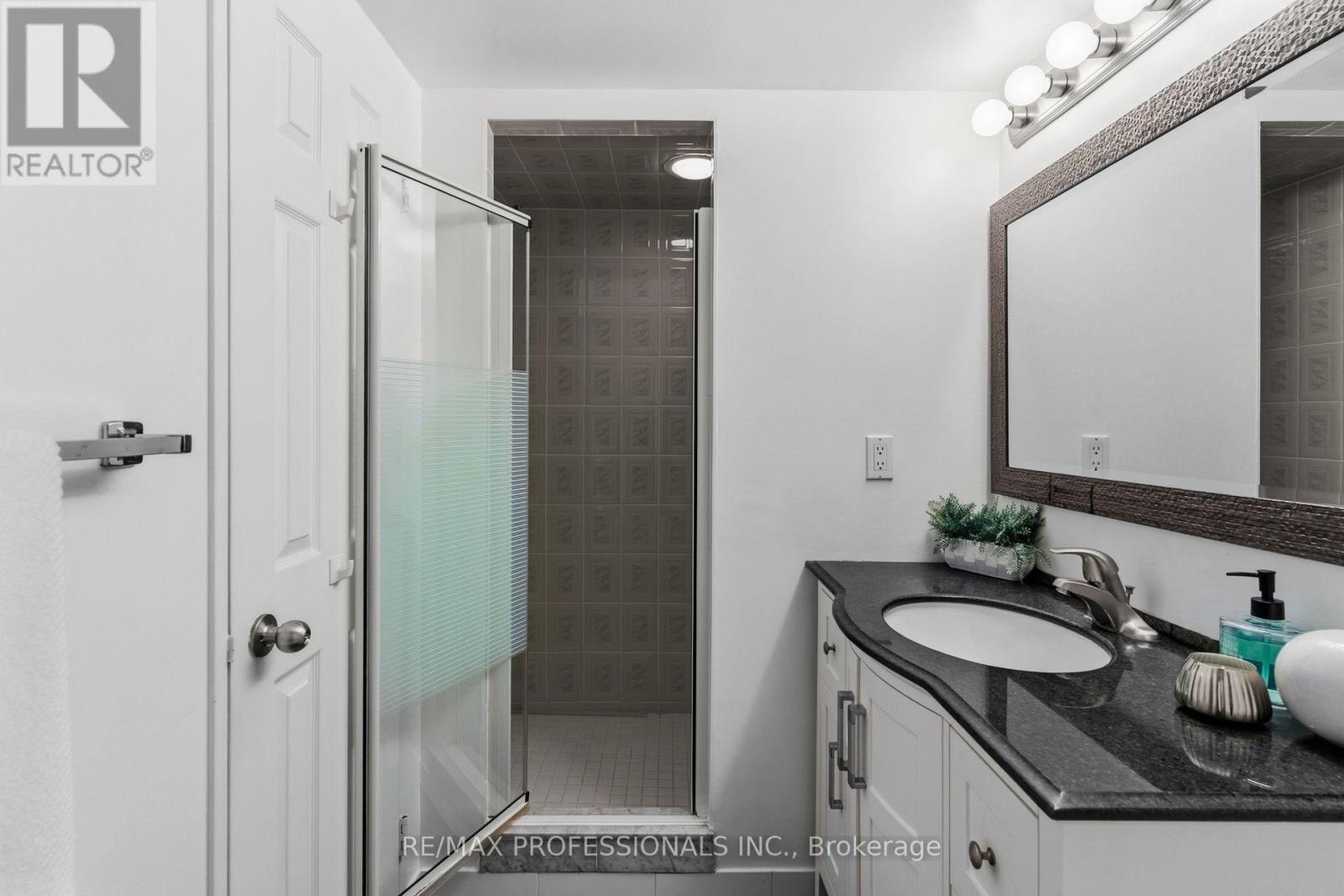 403 - 1111 Bough Beeches Boulevard, Mississauga, Ontario  L4W 4N1 - Photo 24 - W13804036