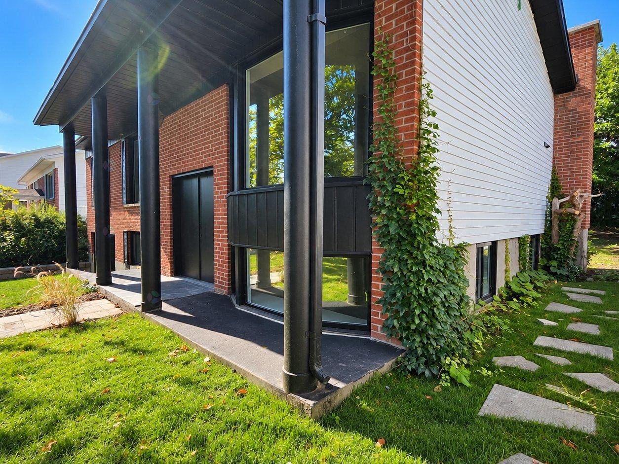 3985 Rue Frémont Laval (Chomedey) Quebec Canada H7T1T6 4
