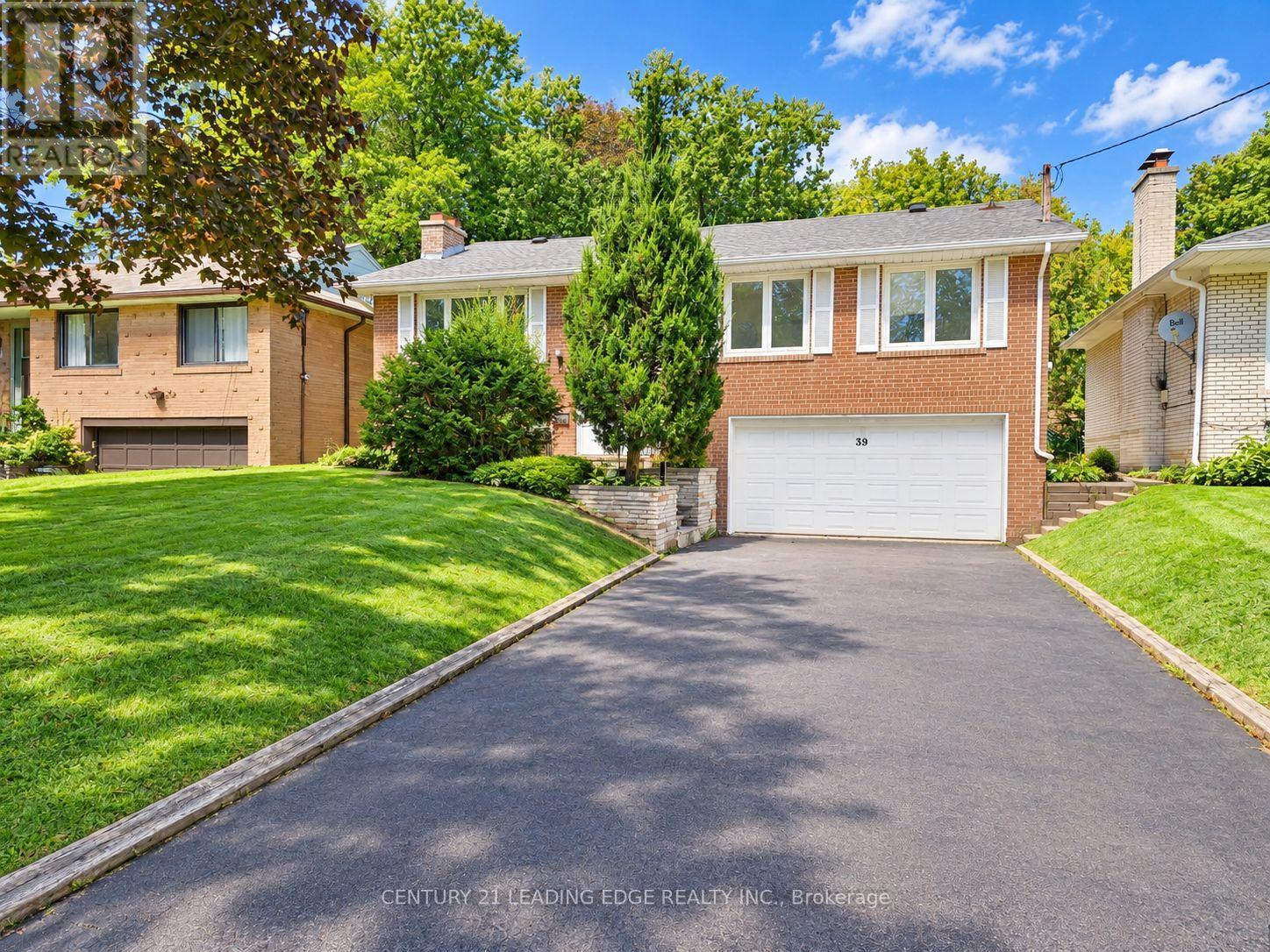 39 SUMNER HEIGHTS DRIVE, Toronto, Ontario