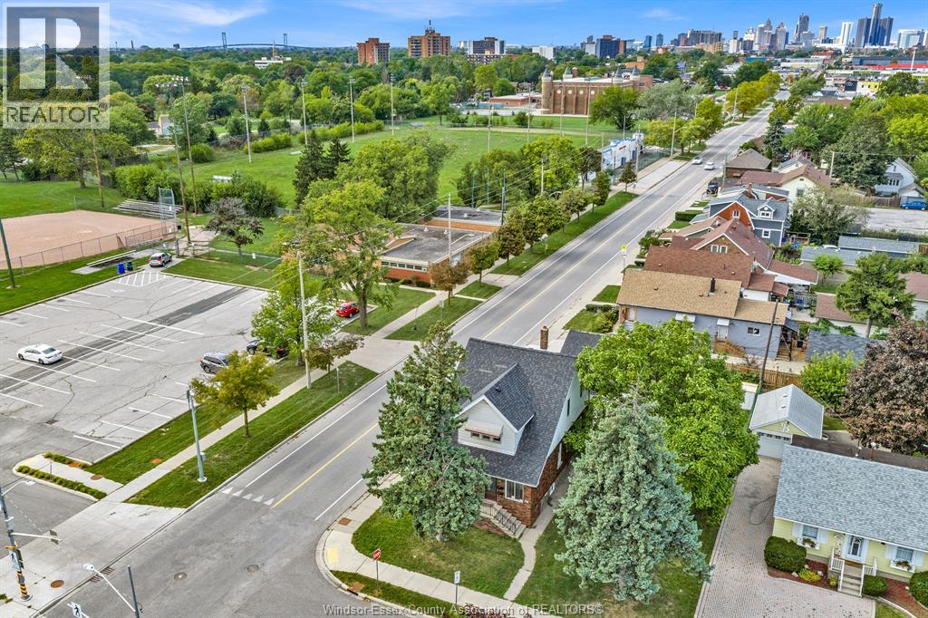 MLS# 26023040: 306 FOCH, Windsor, Canada