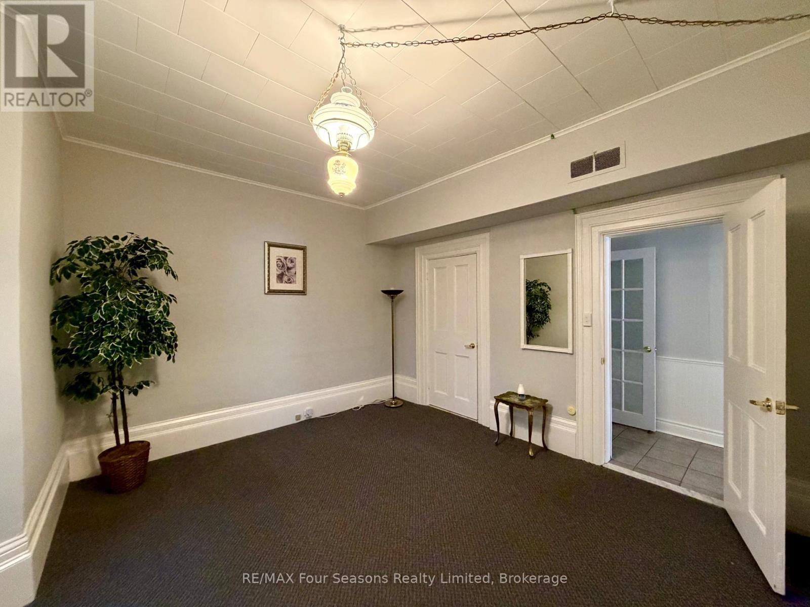 Main Level - 7343 26 Highway, Clearview, Ontario  L0M 1S0 - Photo 17 - S13804382