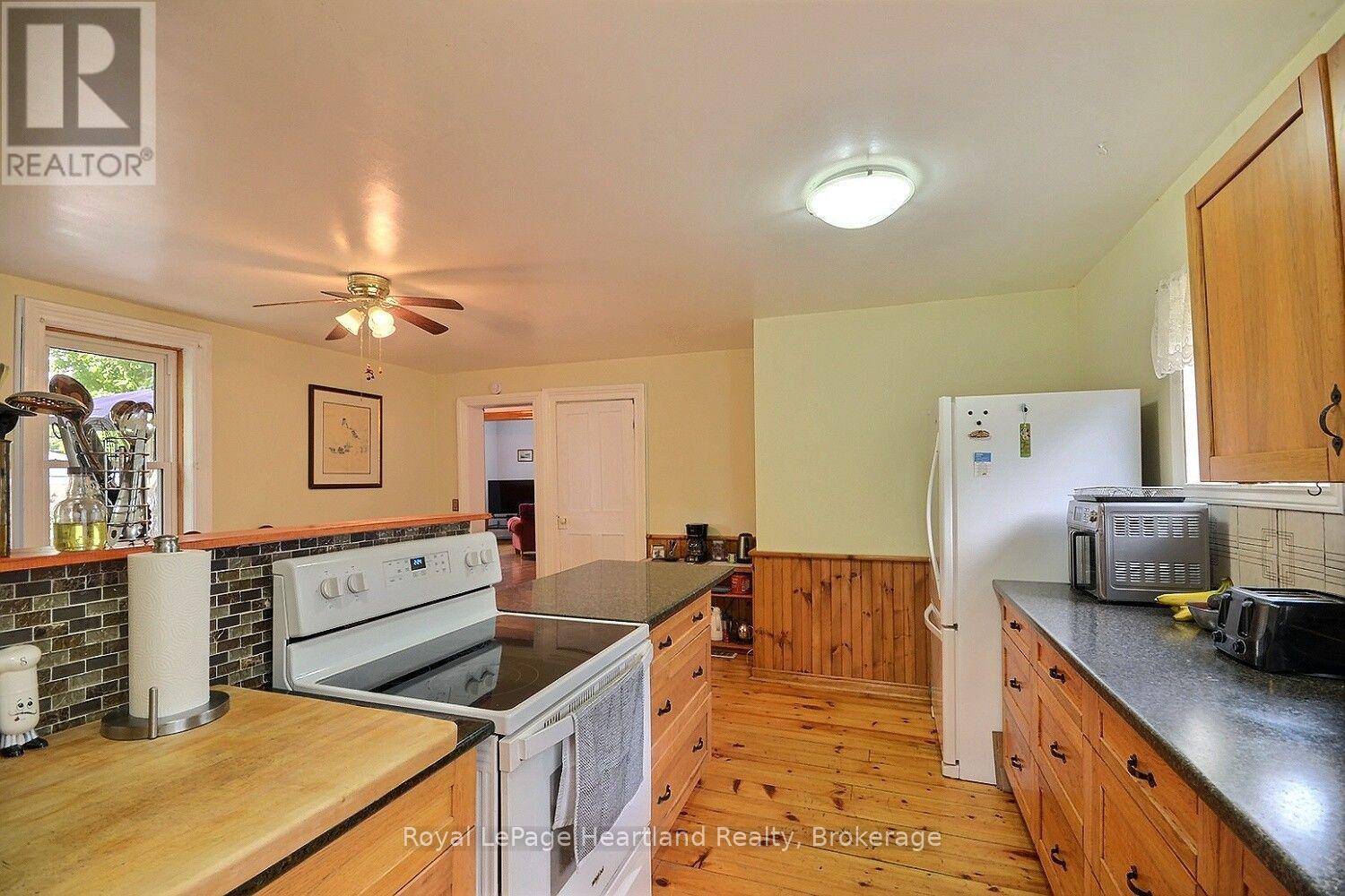 32 Rattenbury Street W, Central Huron, Ontario  N0M 1L0 - Photo 6 - X13804334