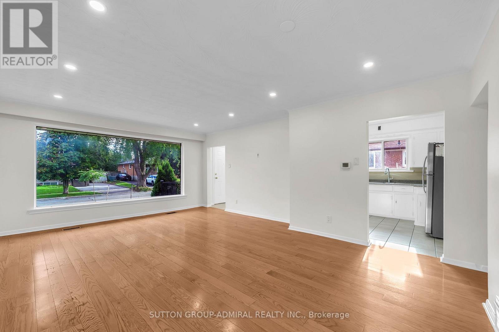 58 Rochman Boulevard E, Toronto, Ontario  M1H 1S2 - Photo 5 - E13803988