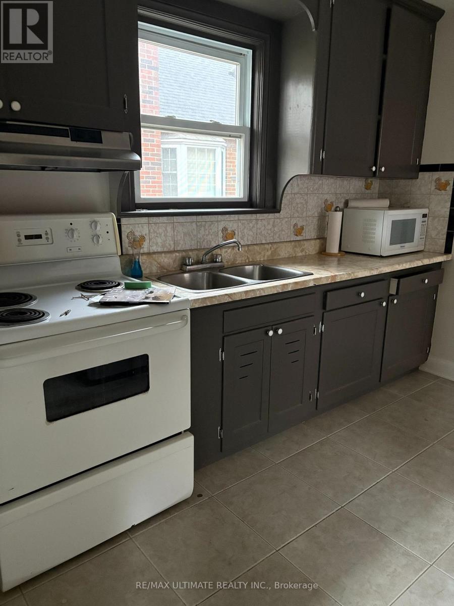56 Glenhaven Street, Toronto, Ontario  M6M 3M3 - Photo 4 - W13804350