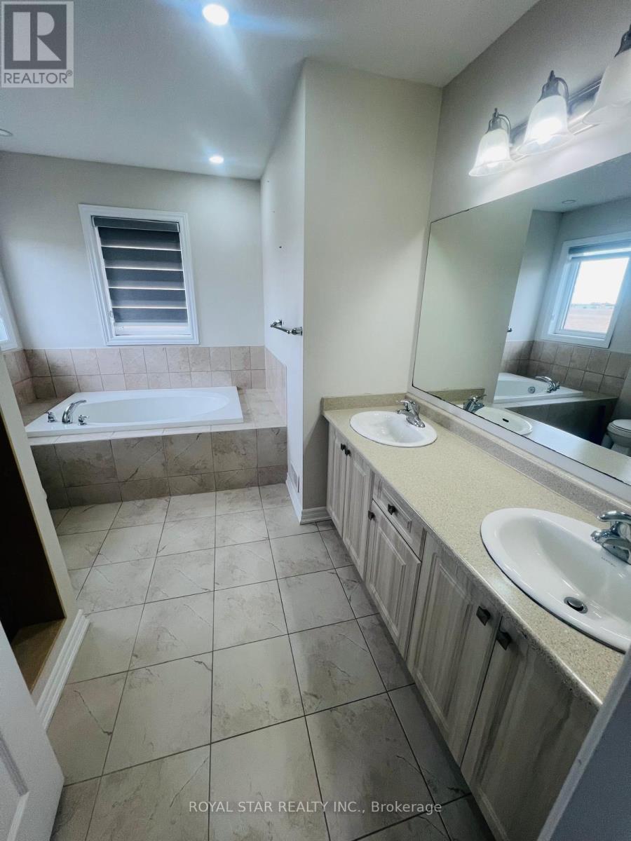 Upper - 121 Bonnieglen Farm Boulevard, Caledon, Ontario  L7C 4B8 - Photo 15 - W13804374