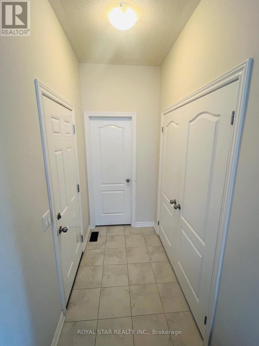 Upper - 121 Bonnieglen Farm Boulevard, Caledon, Ontario  L7C 4B8 - Photo 22 - W13804374