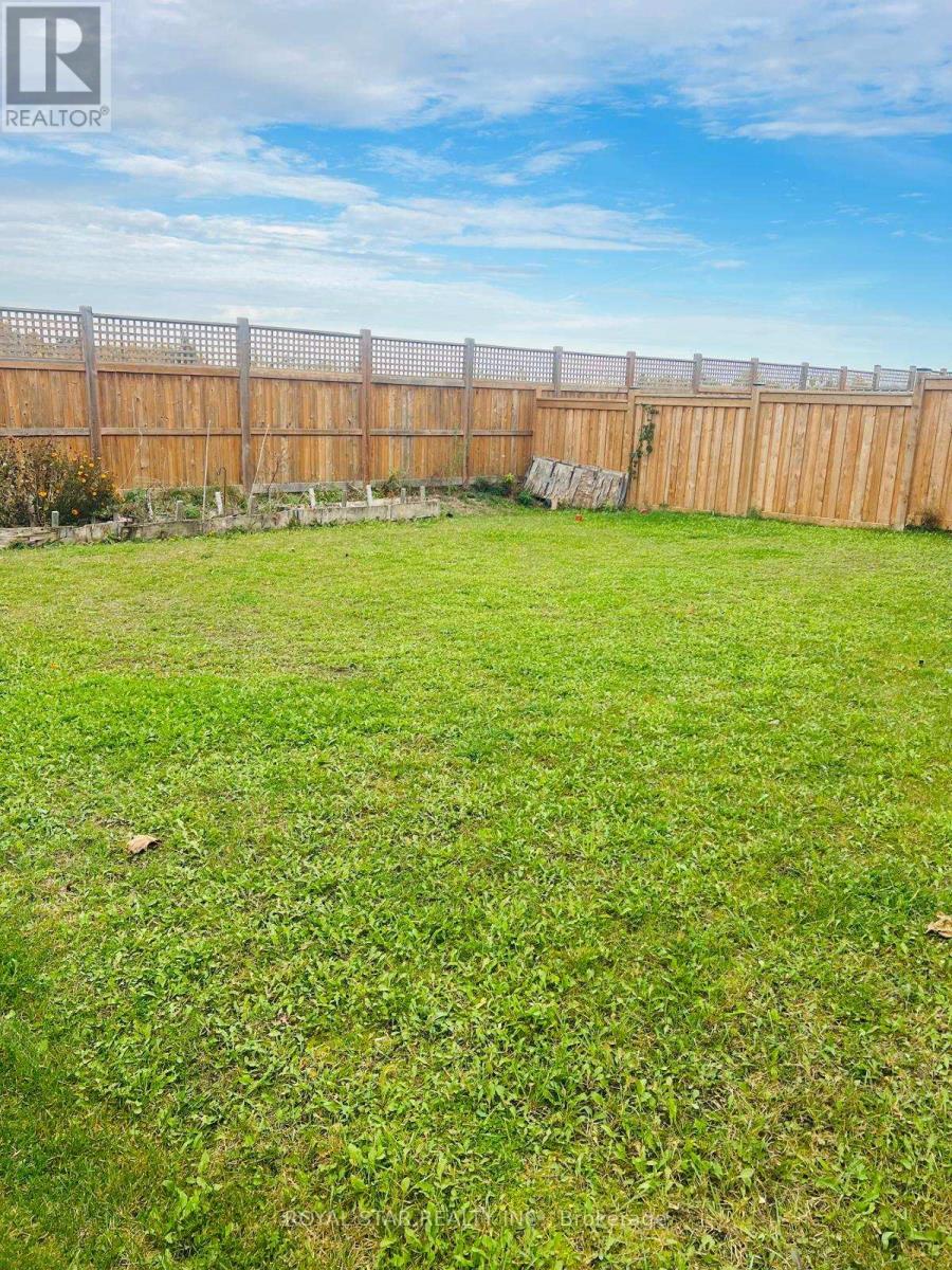 Upper - 121 Bonnieglen Farm Boulevard, Caledon, Ontario  L7C 4B8 - Photo 26 - W13804374