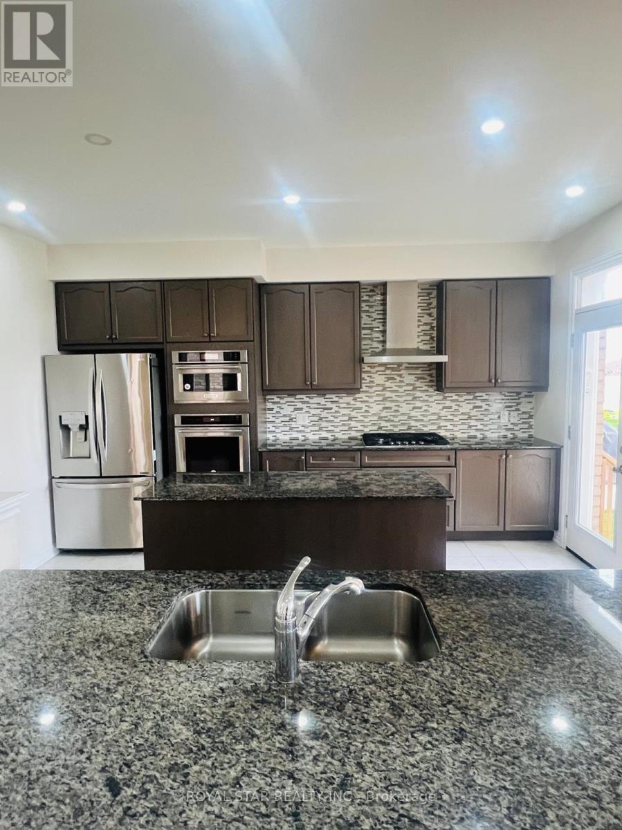 Upper - 121 Bonnieglen Farm Boulevard, Caledon, Ontario  L7C 4B8 - Photo 8 - W13804374