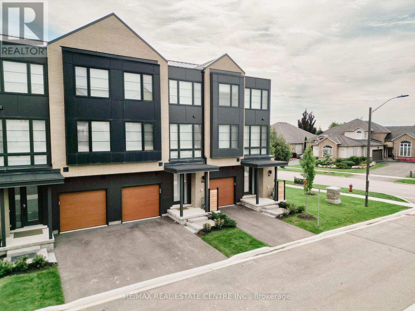 66 - 2273 Turnberry Drive, Burlington, Ontario  L7M 2B2 - Photo 1 - W13804376