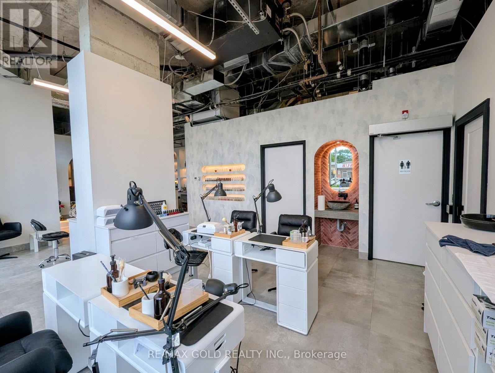 691 The Queensway, Toronto, Ontario  M8Y 3A6 - Photo 11 - W13804388