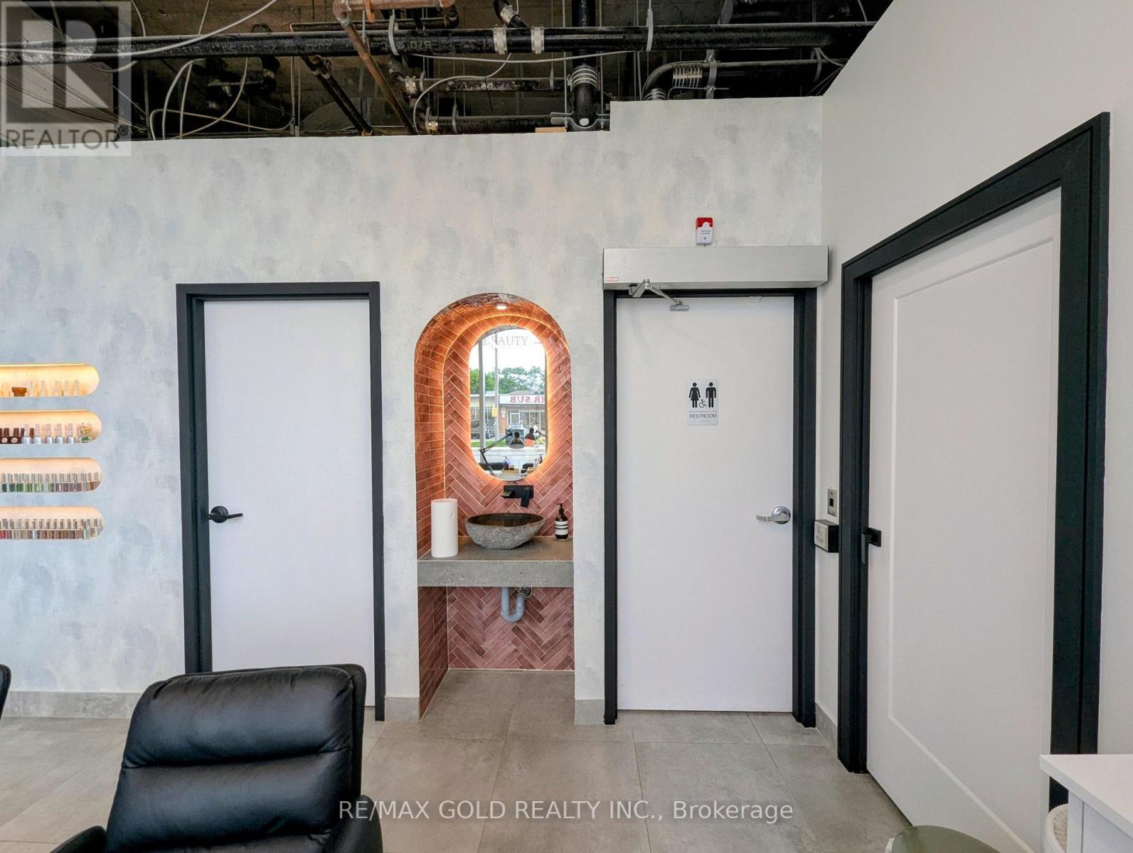 691 The Queensway, Toronto, Ontario  M8Y 3A6 - Photo 12 - W13804388