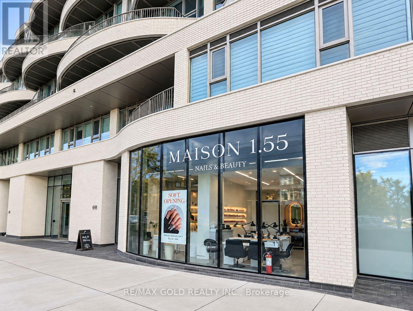 691 The Queensway, Toronto, Ontario  M8Y 3A6 - Photo 4 - W13804388