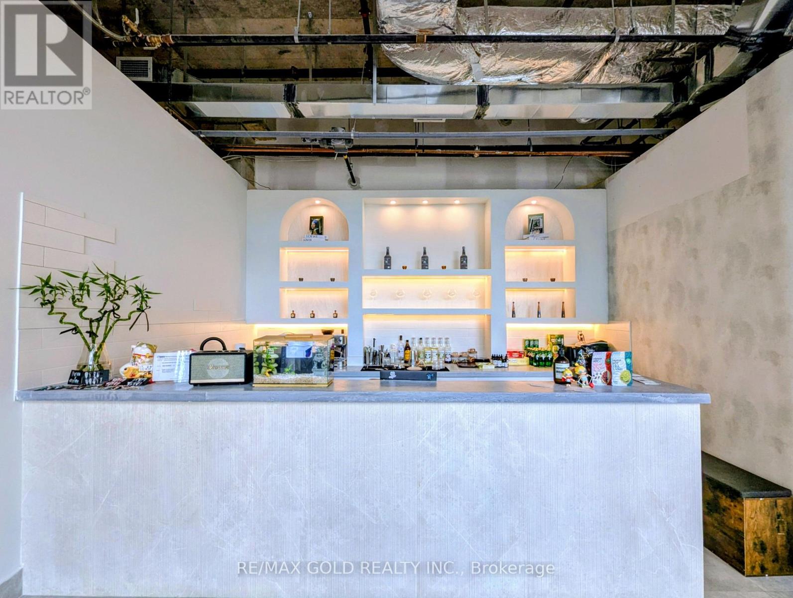 691 The Queensway, Toronto, Ontario  M8Y 3A6 - Photo 6 - W13804388