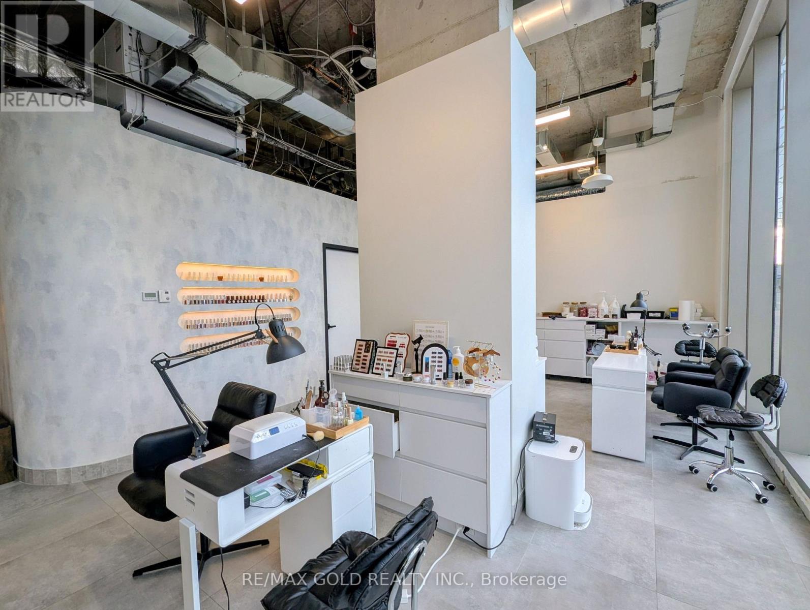 691 The Queensway, Toronto, Ontario  M8Y 3A6 - Photo 9 - W13804388