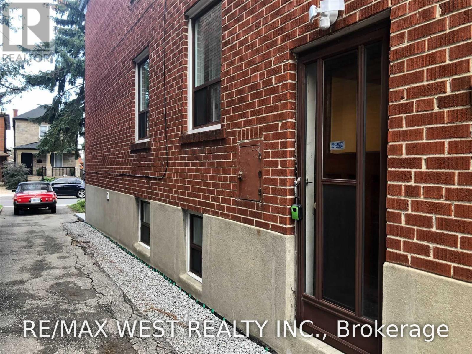 184 Donald Avenue, Toronto, Ontario  M6M 1K4 - Photo 10 - W13804392