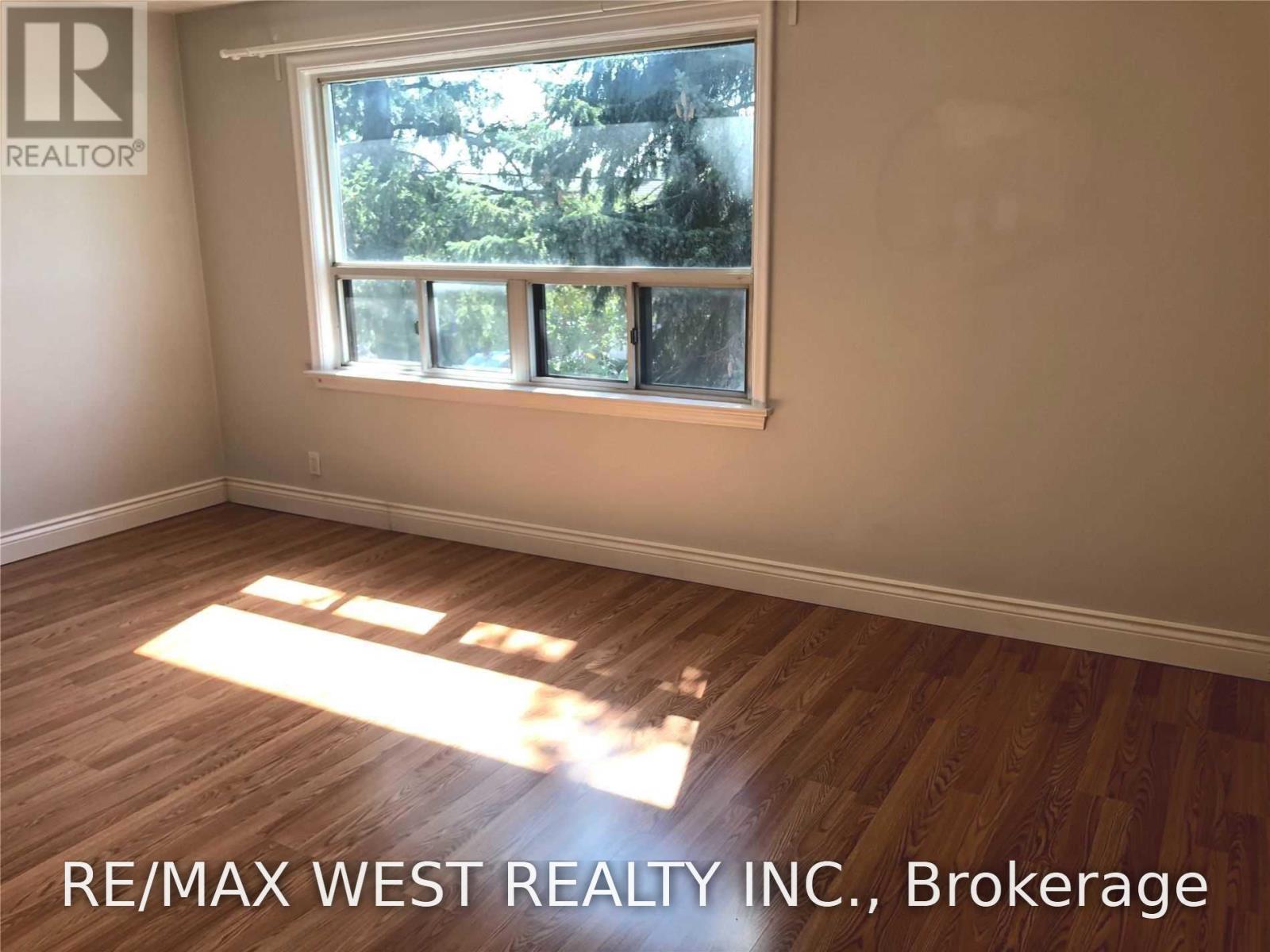 184 Donald Avenue, Toronto, Ontario  M6M 1K4 - Photo 4 - W13804392