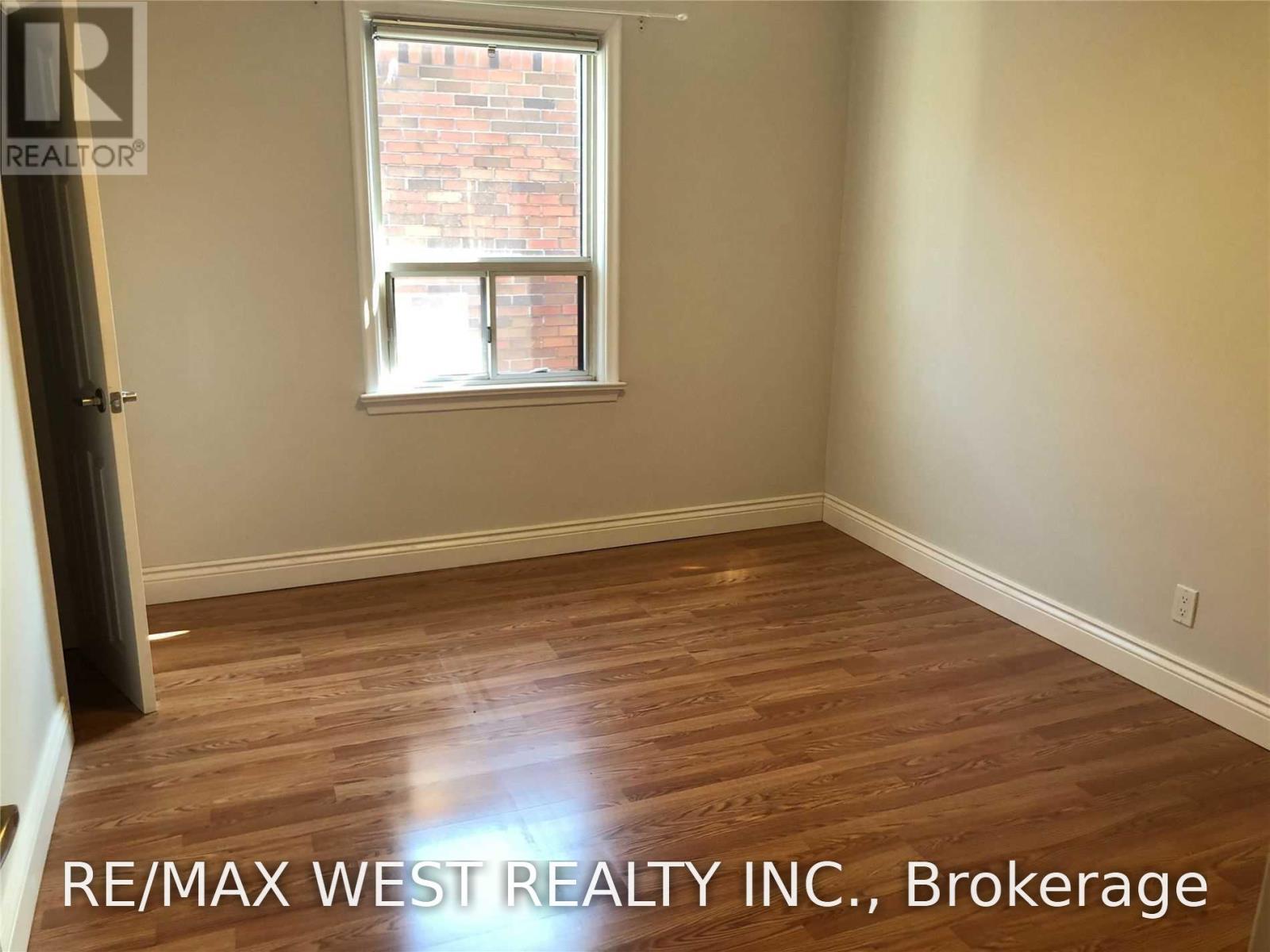 184 Donald Avenue, Toronto, Ontario  M6M 1K4 - Photo 5 - W13804392