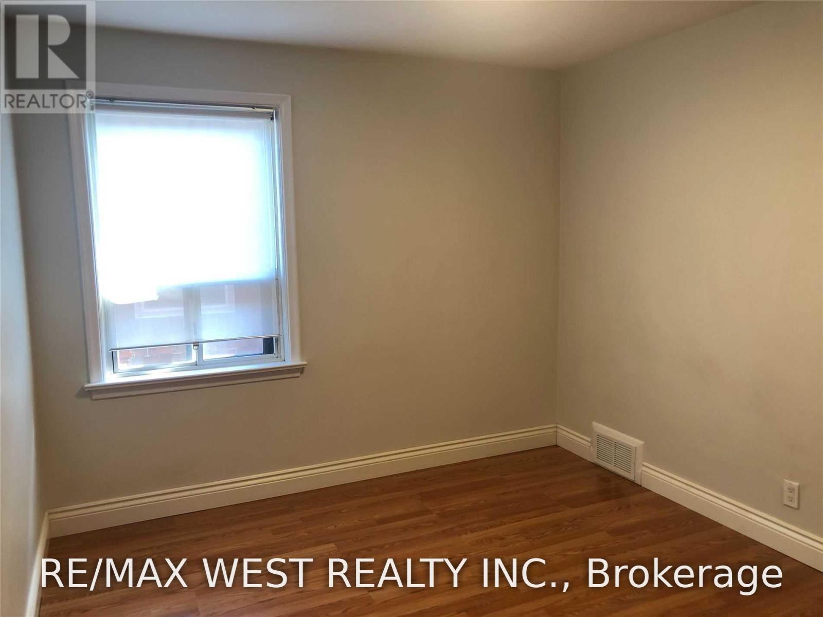 184 Donald Avenue, Toronto, Ontario  M6M 1K4 - Photo 6 - W13804392