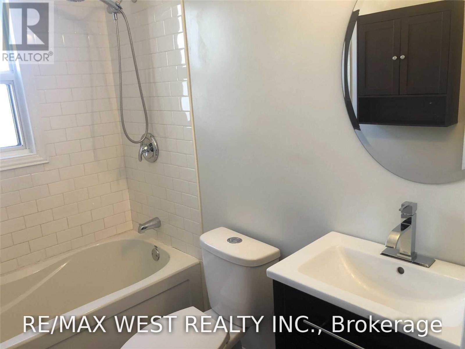 184 Donald Avenue, Toronto, Ontario  M6M 1K4 - Photo 7 - W13804392