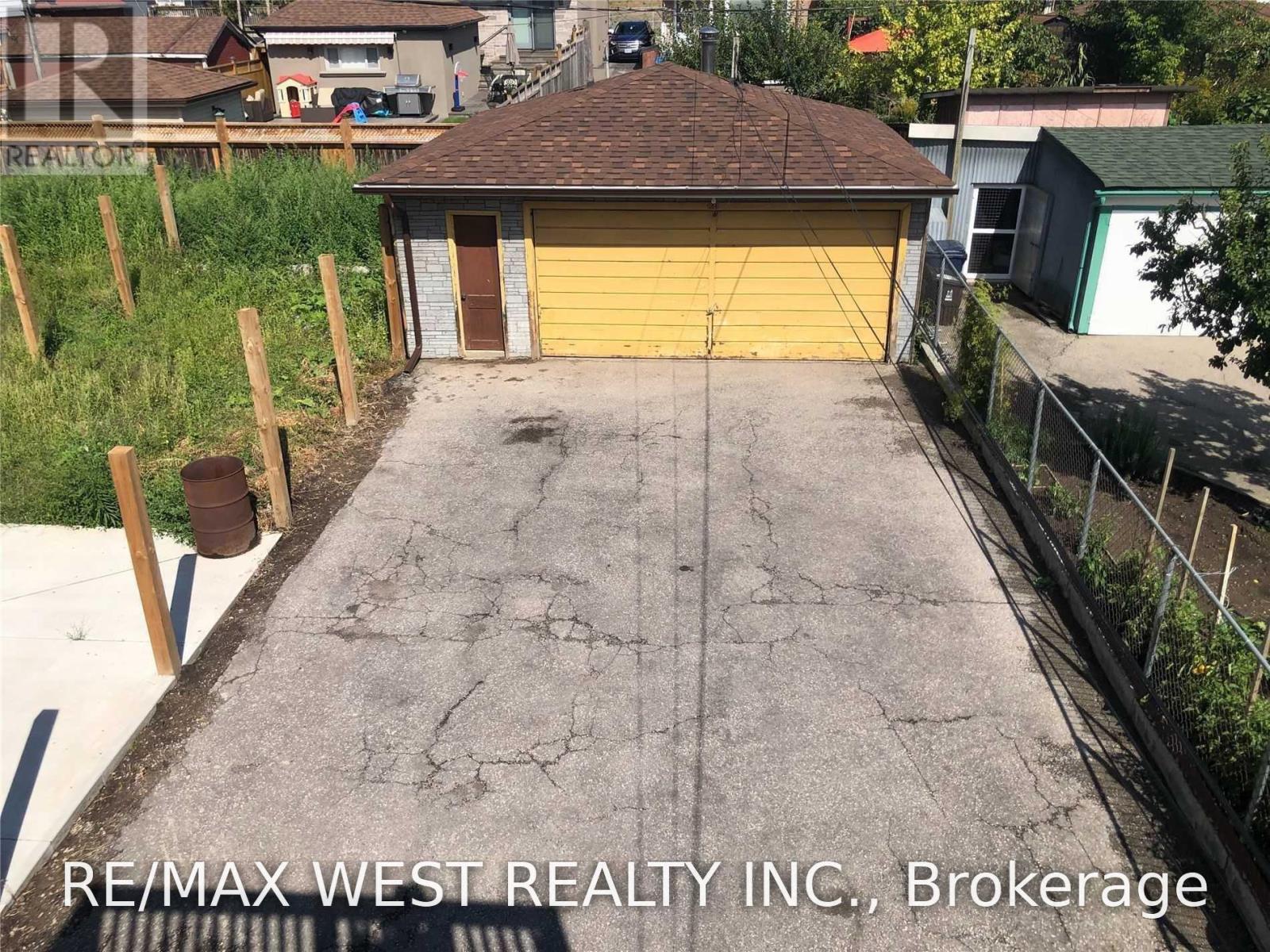 184 Donald Avenue, Toronto, Ontario  M6M 1K4 - Photo 9 - W13804392
