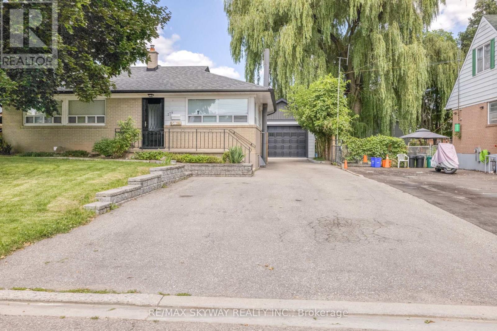 UPPER - 279 ELMWOOD CRESCENT